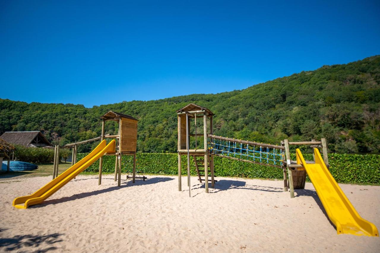 Camping Le château du gibanel Saint-Martial-Entraygues Bagian luar foto