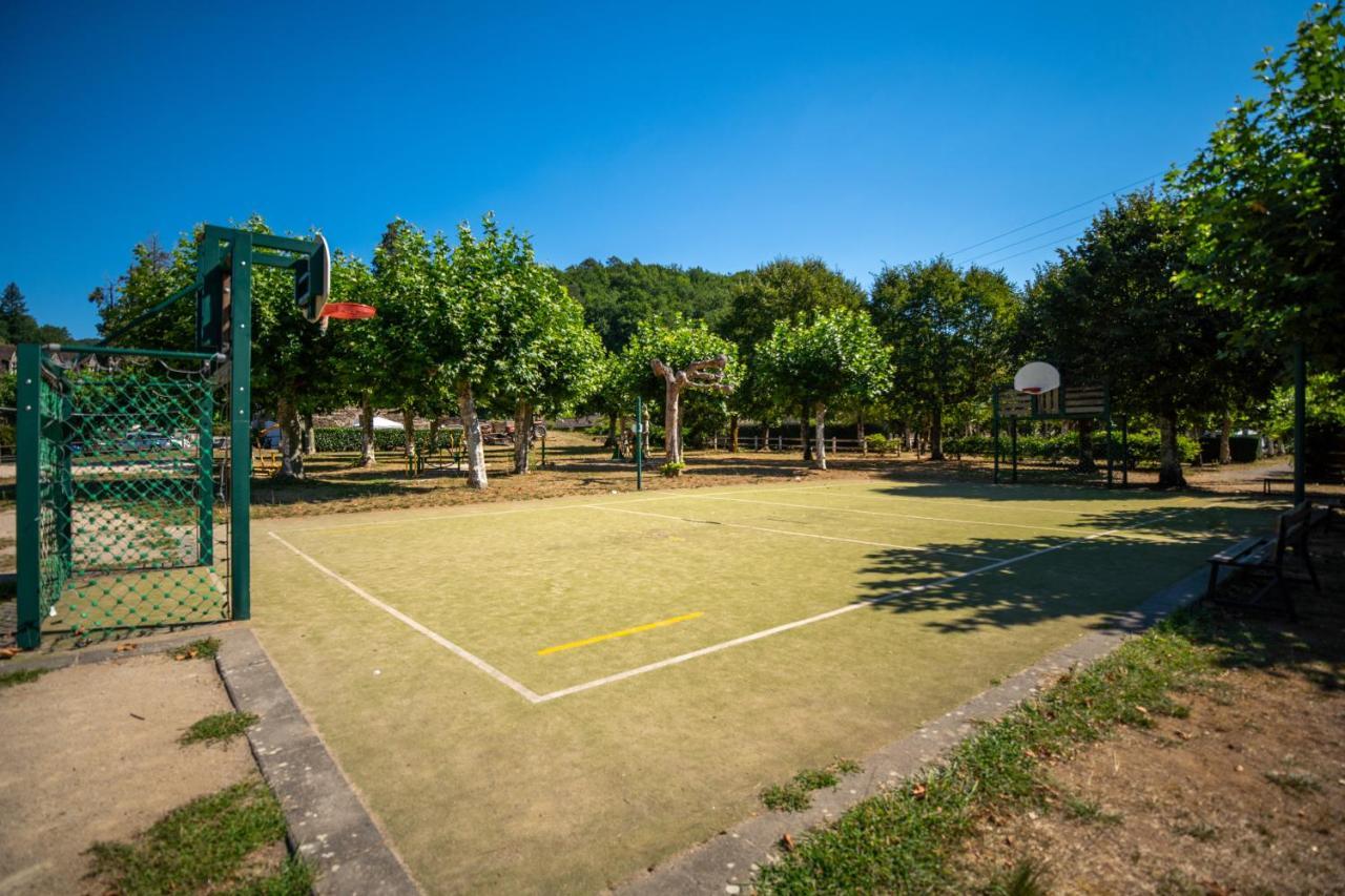 Camping Le château du gibanel Saint-Martial-Entraygues Bagian luar foto