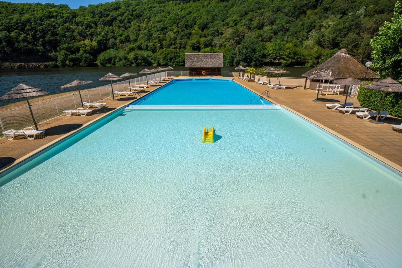 Camping Le château du gibanel Saint-Martial-Entraygues Bagian luar foto