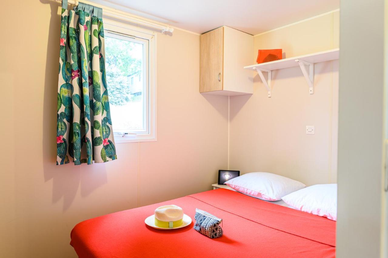 Camping Le château du gibanel Saint-Martial-Entraygues Bagian luar foto