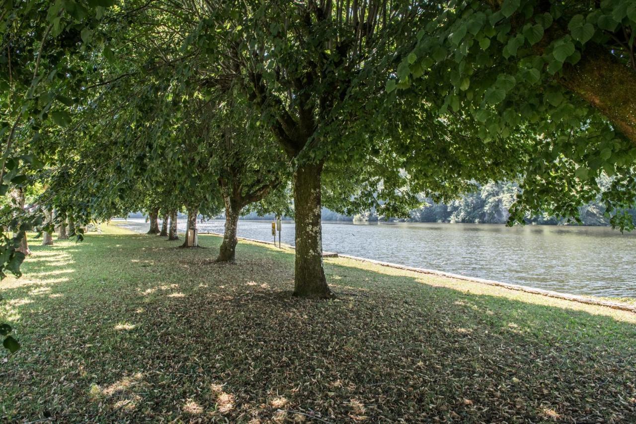 Camping Le château du gibanel Saint-Martial-Entraygues Bagian luar foto